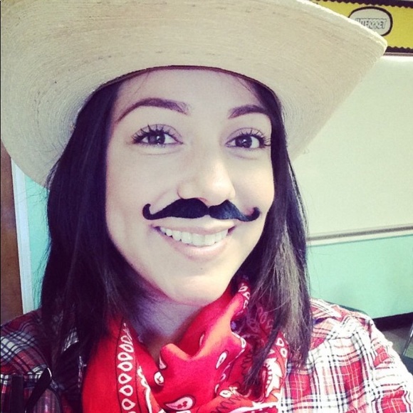 Meet your Posher, Evangeline - Picture 4 of 5